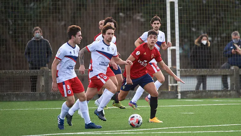 Partido entre Osasuna Promesas y Mutilvera jugado en las intalaciones de Tajonar. MIGUEL OSÉS
