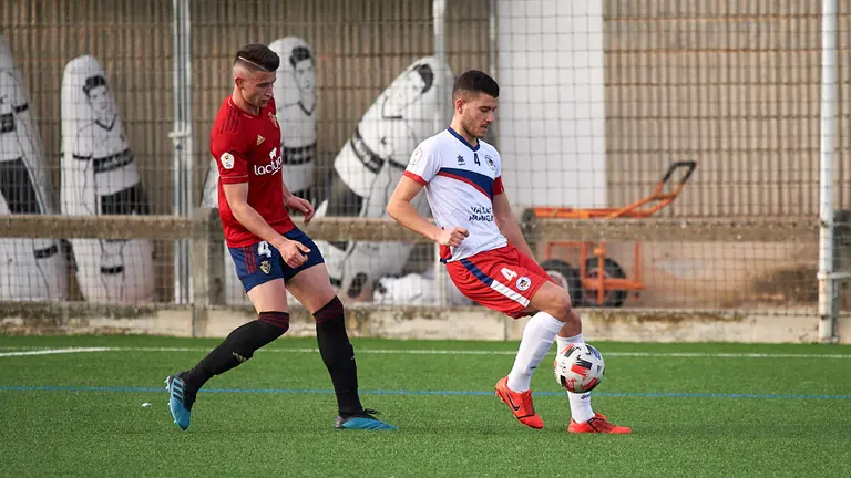 Partido entre Osasuna Promesas y Mutilvera jugado en las intalaciones de Tajonar. MIGUEL OSÉS