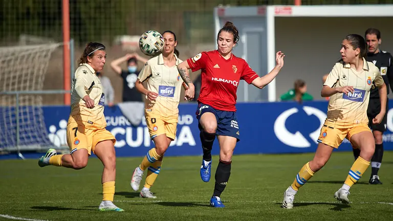 Partido entre Osasuna Femenino y RCD Espanyol en las instalaciones de Tajonar. MIGUEL OSÉS