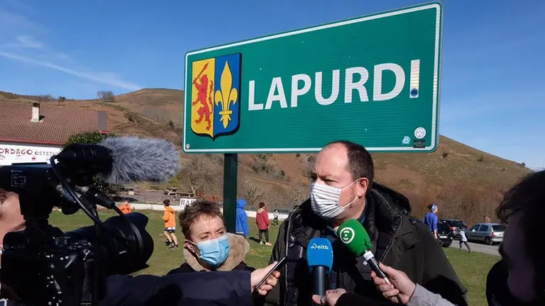 14/02/2021 El eurodiputado de EH Bildu, Pernando Barrena.

EH Bildu y EH Bai han realizado este domingo, en el alto de Lizarrieta en Etxalar, un acto conjunto para protestar por el "inadmisible" cierre de ocho pasos fronterizos entre País Vasco y Navarra con Francia. Una movilización que ha contado con la participación del eurodiputado de la coalición, Pernando Barrena, y la diputada navarra en el Congreso, Bel Pozueta.

ESPAÑA EUROPA POLÍTICA NAVARRA
EH BILDU
