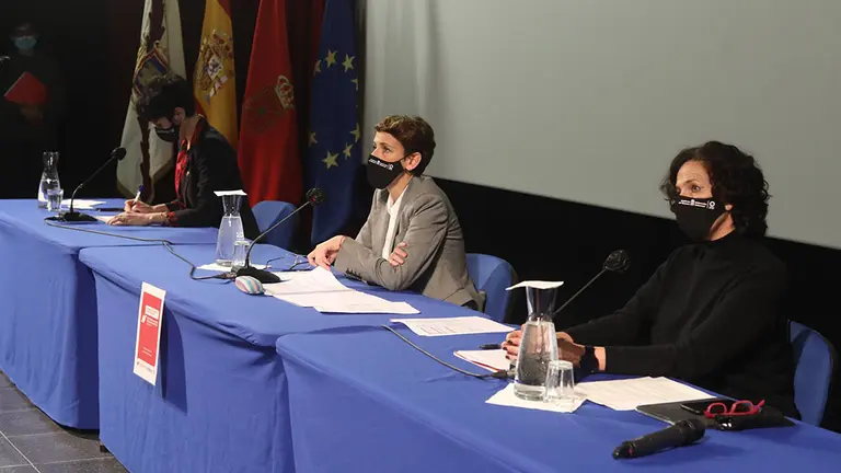 La presidenta Chivite, en el centro, junto con las consejeras Elma Saiz (izda) e Itziar Gómez (dcha) - GOBIERNO DE NAVARRA