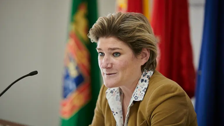 La concejala de Cultura e Igualdad del Ayuntamiento de Pamplona, María García-Barberena, y el historiador y miembro correspondiente de la Real Academia de la Historia, Juan José Martinena, presentarán el libro de este último, 'Cosas de la vieja Iruña'. PABLO LASAOSA