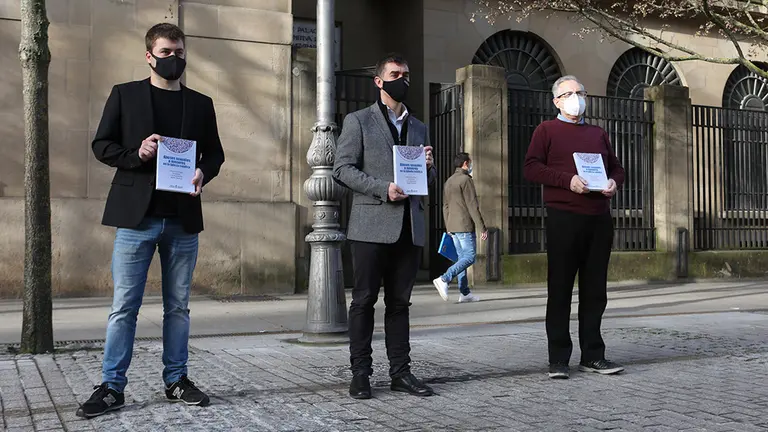 Mikel Lizarraga, Eduardo Santos y Jesús Zudaire en la presentación del libro. GOBIERNO DE NAVARRA