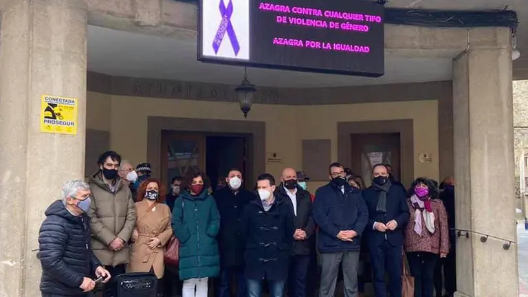 Concentración en Azagra de apoyo a la mujer agredida por su pareja. CEDIDA