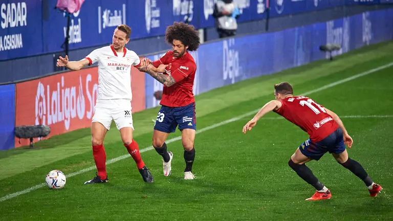 Partido entre Osasuna y Sevilla correspondiente a la jornada número 24 disputado en el estadio de El Sadar de Pamplona. MIGUEL OSÉS