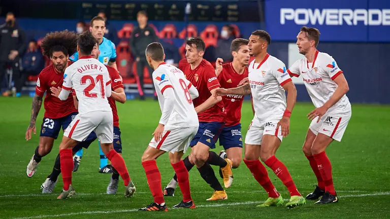 Partido entre Osasuna y Sevilla correspondiente a la jornada número 24 disputado en el estadio de El Sadar de Pamplona. MIGUEL OSÉS