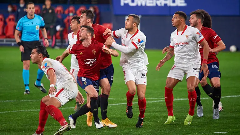 Partido entre Osasuna y Sevilla correspondiente a la jornada número 24 disputado en el estadio de El Sadar de Pamplona. MIGUEL OSÉS