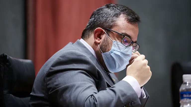 Comisión de Presidencia, Igualdad, Función Pública e Interior del Parlamento en la que comparece el consejero Javier Remírez para explicar el contenido y alcance del convenio firmado con Navarra Televisión por el que se le conceden 1,3 millones de euros. PABLO LASAOSA