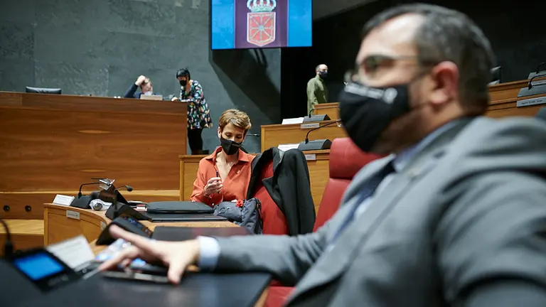 María Chivite, presidenta del Gobierno, junto a Javier Remírez. PABLO LASAOSA