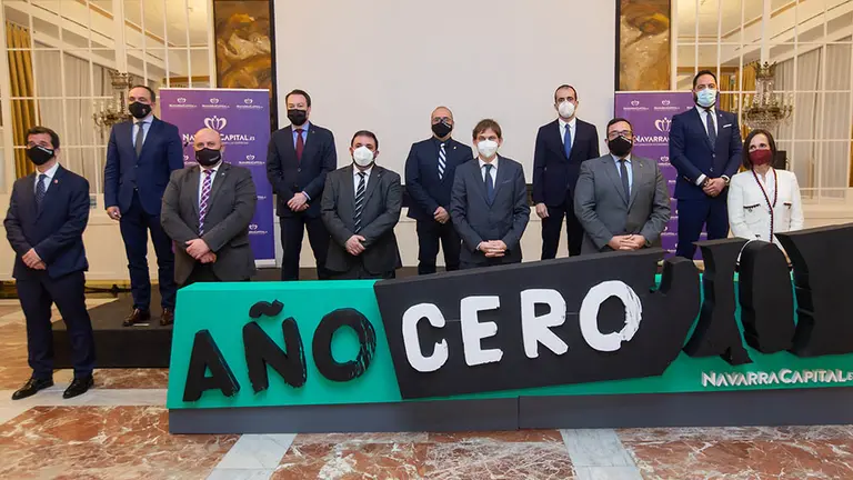 De izquierda a derecha y de arriba abajo: el presidente de UPN, Javier Esparza; el rector de la UPNA, Ramón Gonzalo; el consejero de Universidad, Innovación y Transformación Digital, Juan Cruz Cigudosa; el director de Navarra Capital, Gorka Moreno; el portavoz del PSN, Ramón Alzorriz; el consejero de Desarrollo Económico y Empresarial, Mikel Irujo; el delegado del Gobierno, José Luis Arasti; el presidente del Parlamento, Unai Hualde; el director de contenidos de Navarra Capital, Mikel Benet; el vicepresidente, Javier Remírez; la concejal delegada de Servicios Generales del Ayuntamiento de Pamplona, María Echávarri. CEDIDA