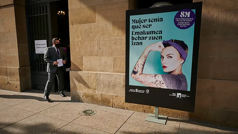 El vicepresidente primero, Javier Remírez, presenta la campaña organizada con motivo del 8M, Día Internacional de la Mujer. PABLO LASAOSA