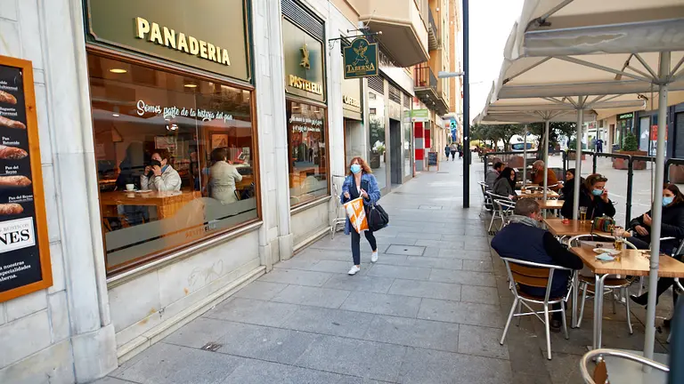 Reapertura del interior de la hostelería con un 30% del aforo, con las nuevas restricciones del Gobierno de Navarra debido a la pandemia del covid. MIGUEL OSÉS