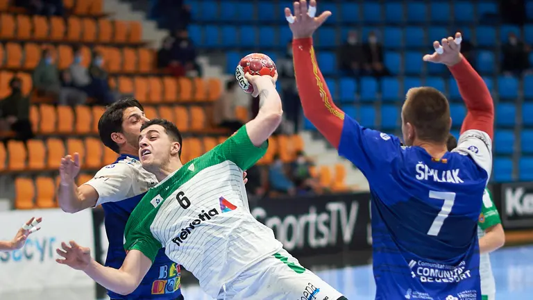 Partido de balonmano jugado entre Anaitasuna y Benidorm jugado en el Pabellón Anaitasuna de Pamplona. MIGUEL OSÉS