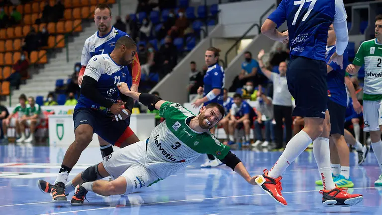 Partido de balonmano jugado entre Anaitasuna y Benidorm jugado en el Pabellón Anaitasuna de Pamplona. MIGUEL OSÉS