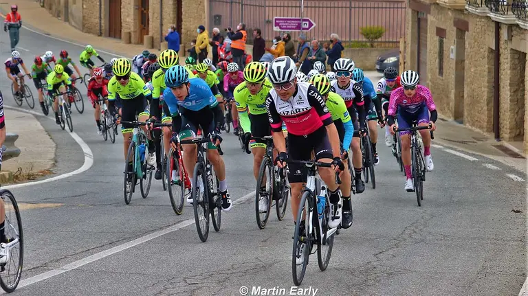Carrera ciclista junior San Veremundo a su paso por Estella. @martin_early