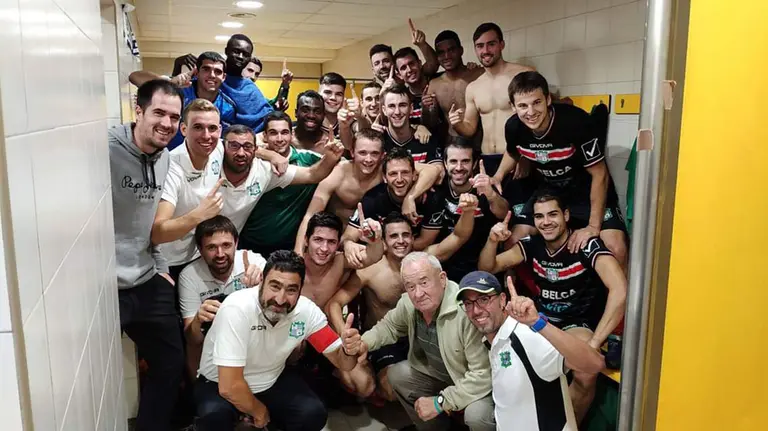 Plantilla de jugadores y cuerpo técnico del Beti Kozkor. @andoni_13