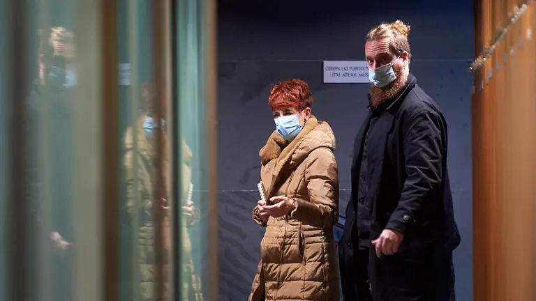 Bakartxo Ruiz y Maiorga Ramirez, miembros de Eh Bildu, en la mesa y junta de portavoces. MIGUEL OSÉS