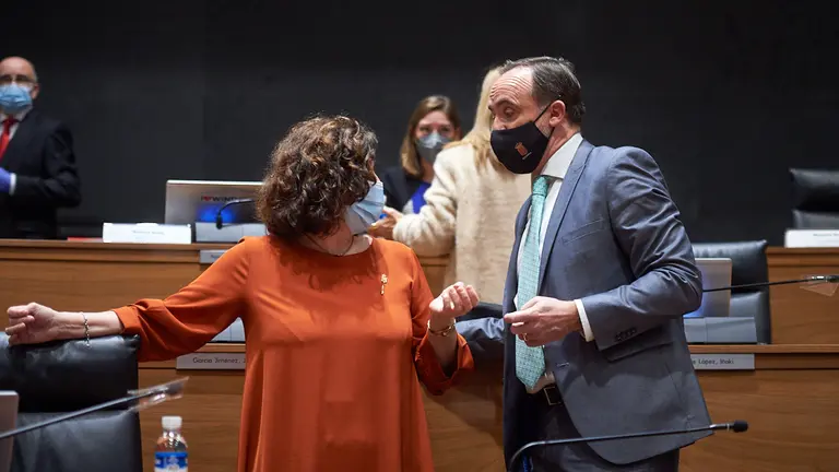 Javier Esparza, durante el pleno del parlamento de Navarra. MIGUEL OSÉS
