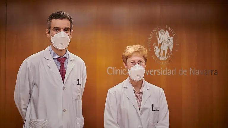 Víctor Valentí, codirector del Área de Obesidad y especialista en Cirugía, y Gema Frühbeck, codirectora del Área de Obesidad y directora del Laboratorio de Investigación Metabólica presenta del Área de Obesidad de la Clínica Universidad de Navarra. PABLO LASAOSA