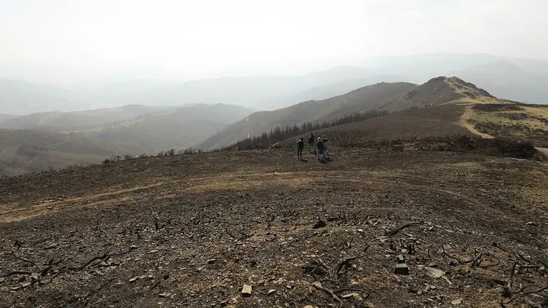 La consejera Itziar Gómez se reúne con los alcaldes de la zona afectada por el incendio de Baztan- Bidasoa. GOBIERNO DE NAVARRA