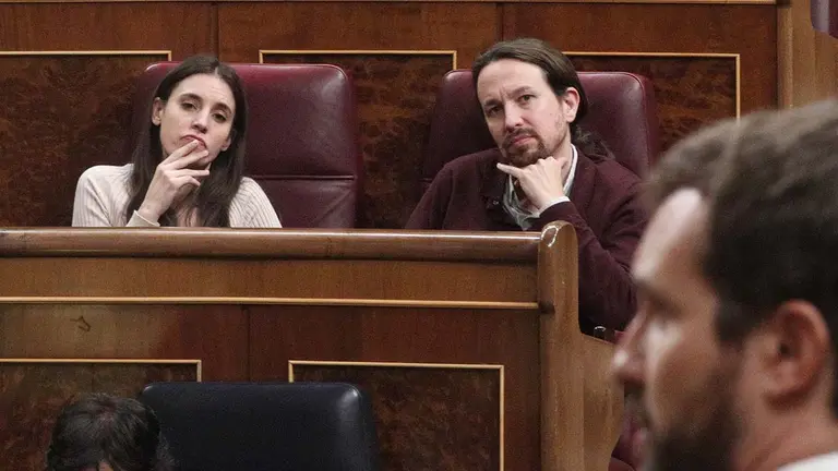 Irene Montero y Pablo Iglesias atienden una intervención en el Congreso de los Diputados.
Eduardo Parra / Europa Press