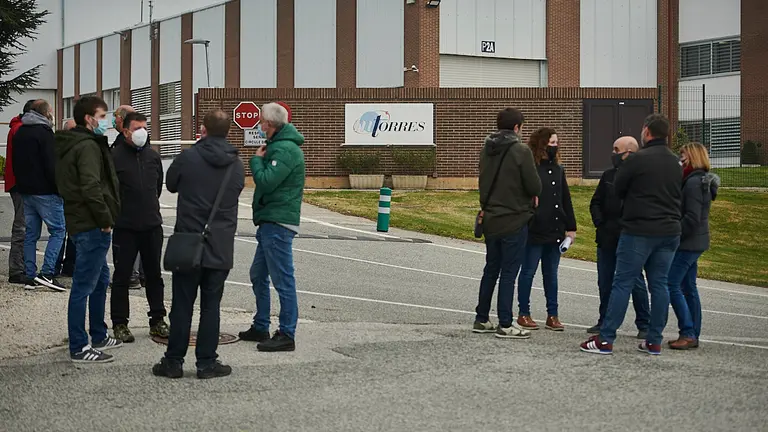 El comité de empresa de MTorres ofrece una rueda de prensa sobre la negociación del ERE. PABLO LASAOSA