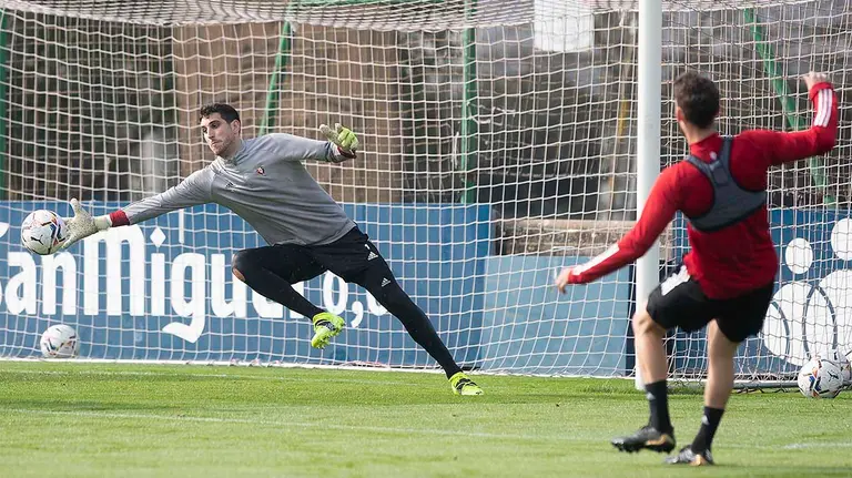 Sergio Herrera y Roberto Torres en un entrenamiento en Tajonar. CA Osasuna.