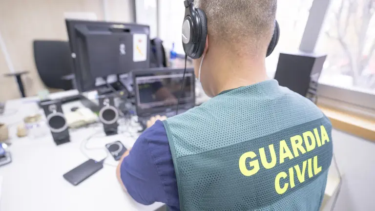 Año y medio de prisión por mensajes de odio contra los musulmanes en Facebook. GUARDIA CIVIL