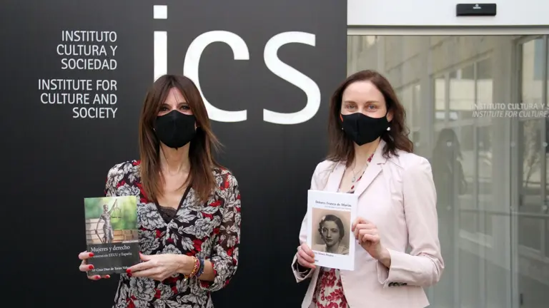 La coordinadora de la Red WINN del Instituto Cultura y Sociedad de la Universidad de Navarra y responsable de las colecciones, Mª Cruz Díaz de Terán; y la profesora de la Facultad de Educación de la Universidad Internacional de La Rioja, Nieves Gómez Álvarez. UNAV