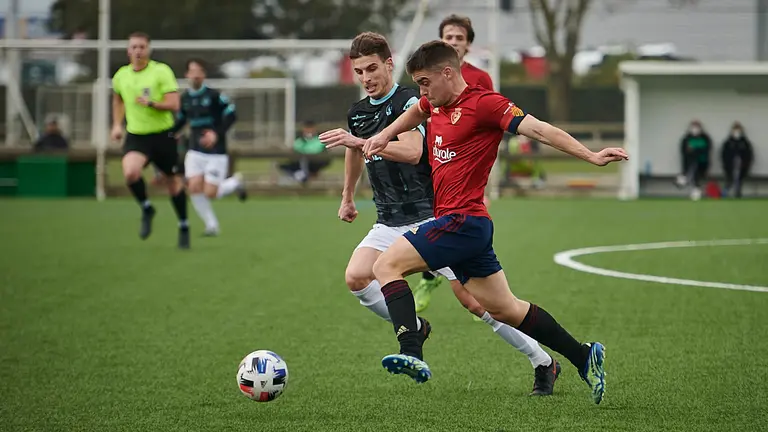 Osasuna Promesas se enfrenta al SD Logroñés en las instalaciones de Tajonar. PABLO LASAOSA