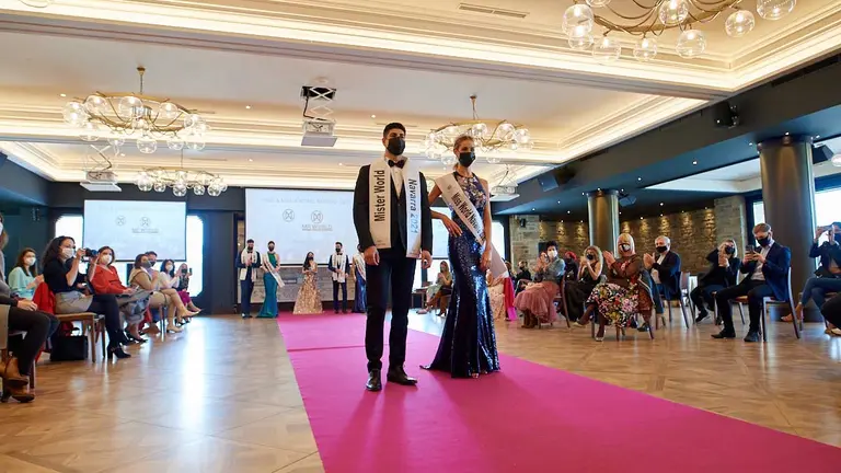 Sergio Martinez y Laura Etayo, Mister y Miss Navarra 2021. MIGUEL OSÉS