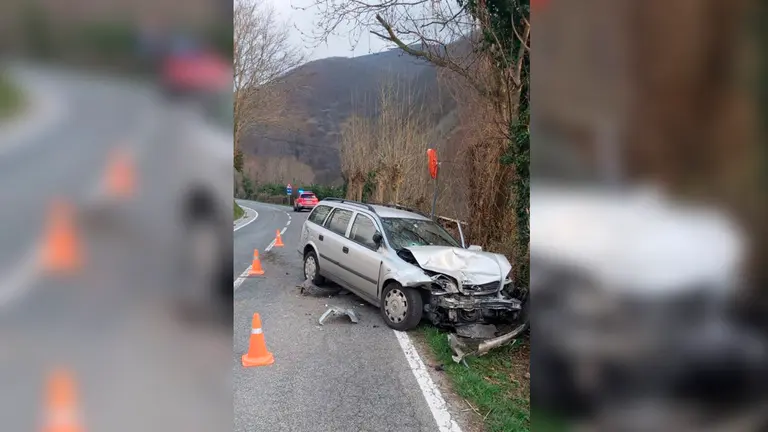 Imagen del vehículo tras la colisión. Policía Foral