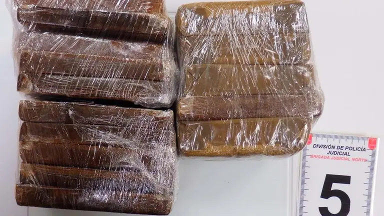 10/03/2021 Hachís encontrado en el domicilio del detenido.

Agentes de la Policía Foral, adscritos a Área de Seguridad Ciudadana, han detenido recientemente a un pamplonés de 60 años como presunto autor de un delito contra la salud pública.

ESPAÑA EUROPA SOCIEDAD NAVARRA
POLICÍA FORAL
