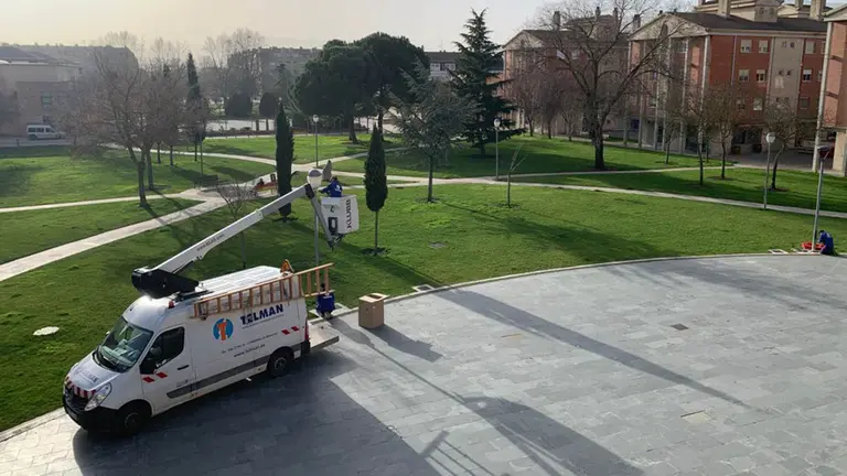 Imagen del cambio del alumbrado en las inmediaciones del consistorio. AYUNTAMIENTO DE ZIZUR MAYOR