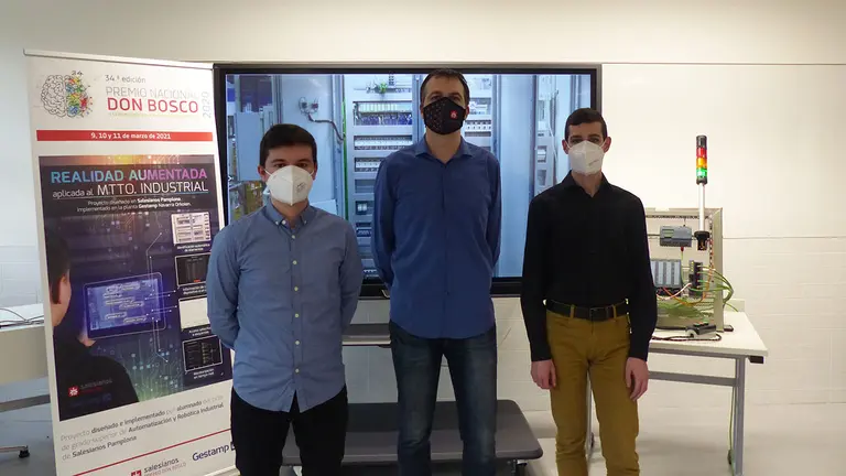 : Los protagonistas del proyecto Alejandro Apesteguía Vázquez, José
Miguel Puncel (tutor) y Nacor Bea Galán. SALESIANOS