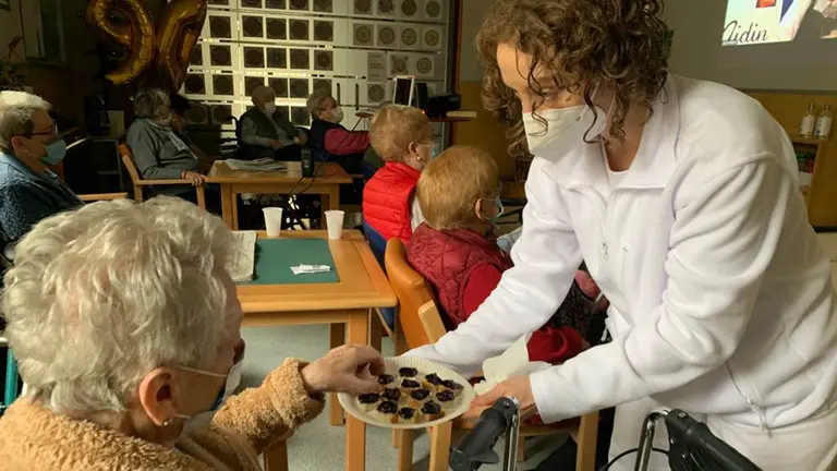 Reyno Gourmet reanuda sus catas virtuales en las residencias de ancianos. CEDIDA