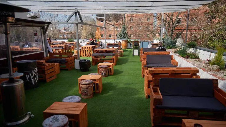 La nueva terraza del bar The Beer Garden en Ermitagaña. MIGUEL OSÉS