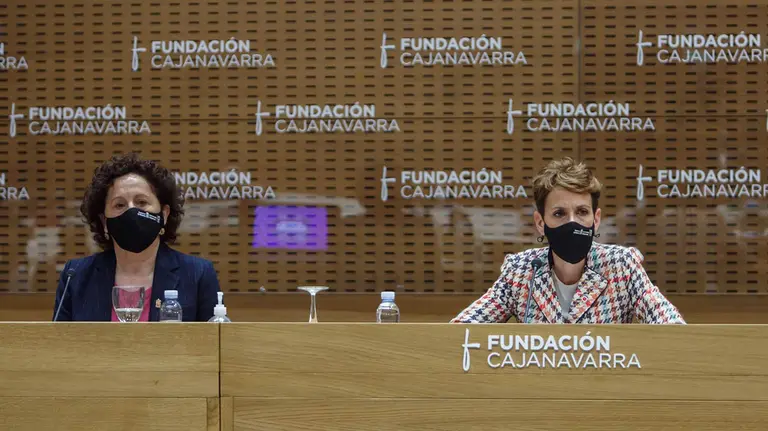 La presidenta María Chivite y la consejera Mari Carmen Maeztu, en la apertura de la jornada.  GOBIERNO DE NAVARRA