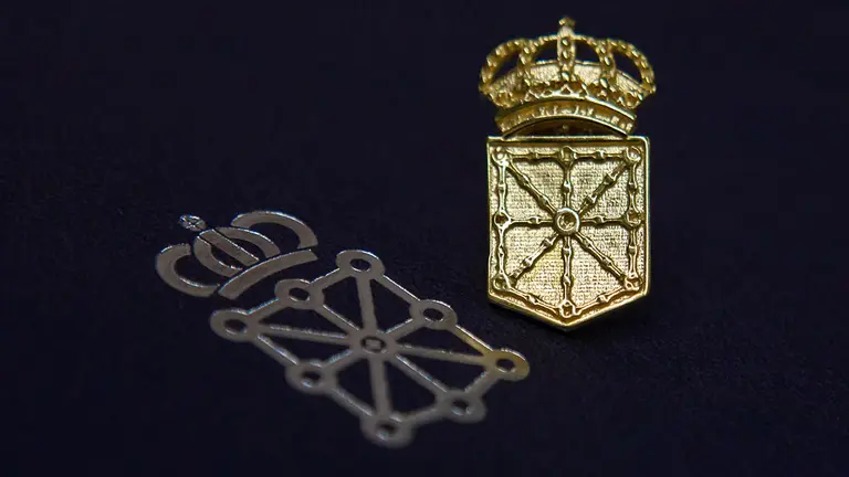 Imagen de la insignia recibida por el personal jubilado. GOBIERNO DE NAVARRA
