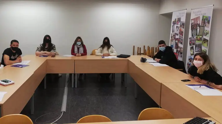 Alumnado que parte en los próximos días a su destino europeo junto con Sonia García, jefa de la sección de Formación Profesional. GOBIERNO DE NAVARRA