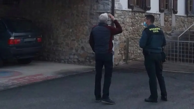 Incendio en una vivienda en la localidad de Urdax. GUARDIA CIVIL