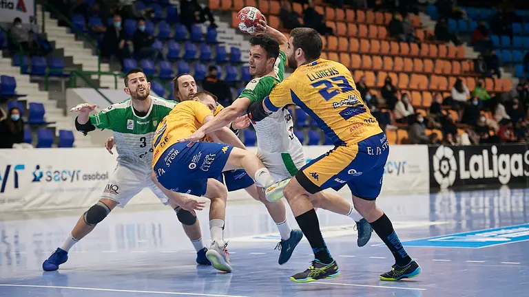 El Anaitasuna se enfrenta al Villa de Aranda en Pamplona. PABLO LASAOSA