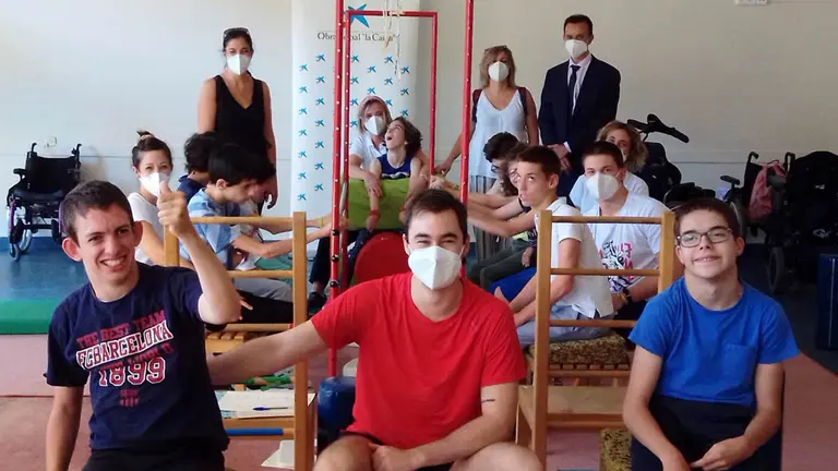 Imagen del campamento celebrado el año pasado y en el que participaron un total de 10 niños y jóvenes con parálisis cerebral. CAIXABANK