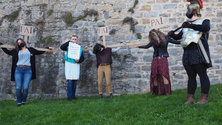 Representantes de Steilas escenifican un vía crucis en rechazo del PAI. STEILAS