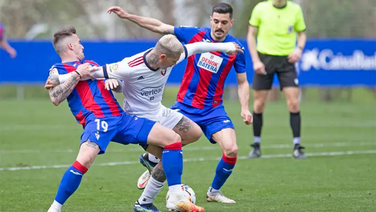 Chimy Ávila en el amistoso Eibar - Osasuna jugado en Mondragón. CA Osasuna.