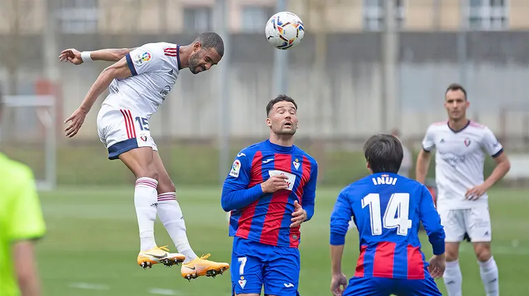 Jonas Ramalho en el amistoso Eibar - Osasuna jugado en Mondragón. CA Osasuna.