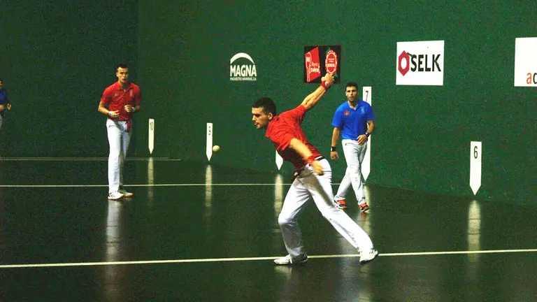 Partido de mano Parejas en categoría de aficionados en el Labrit. Facebook FNP.