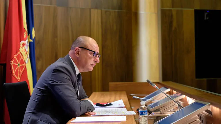 El consejero de Educación, Carlos Gimeno, informa sobre la renovación de los conciertos educativos en la etapa de Educación Primaria para el periodo comprendido entre los cursos 2021-2022 y 2026-2027. MIGUEL OSÉS