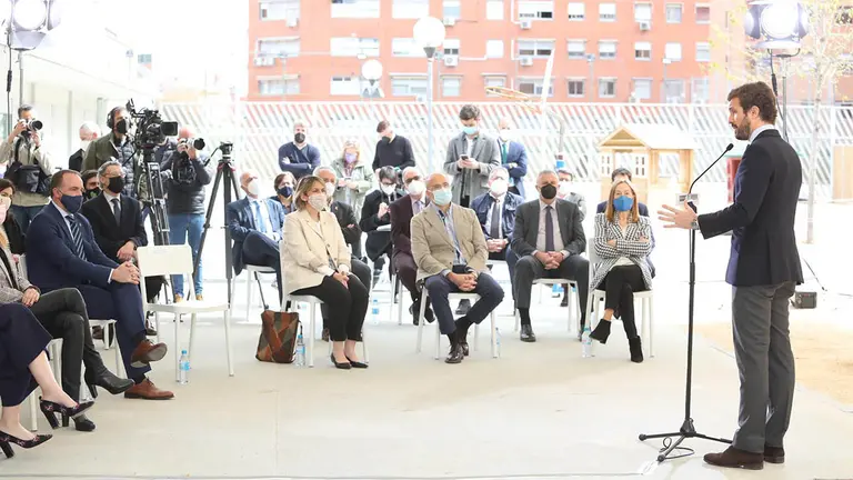 El presidente del Partido Popular, Pablo Casado, frente al líder de UPN, Javier Esparza, durante la presentación del recurso de inconstitucionalidad contra la nueva Ley de Educación. EUROPA PRES