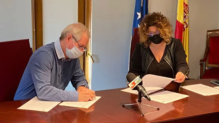 Firma del convenio entre Villafranca y a Orden de los Carmelitas. CEDIDA